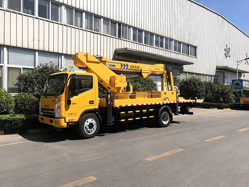 高空作業(yè)車(chē)